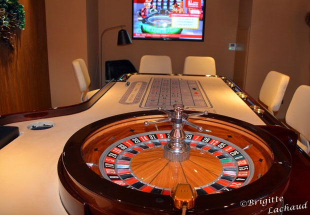 no deposit free spins 100